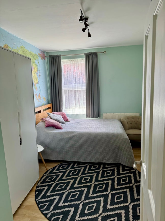 2 Bedroom Flatshare Main Photo