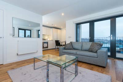 Bright Double Room with Private Bathroom near Oval Main Photo