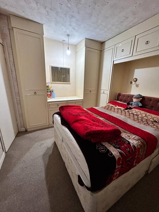 Available double bedroom Main Photo