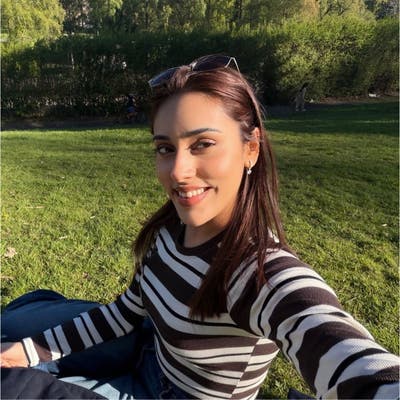 Professional Female seeks a single or double room Main Photo