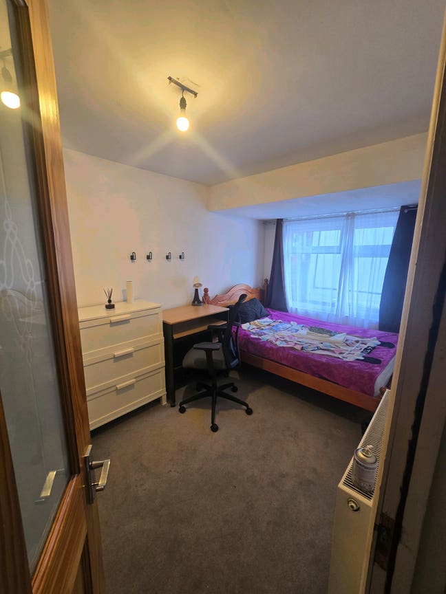 Double Ensuite Bedroom Main Photo