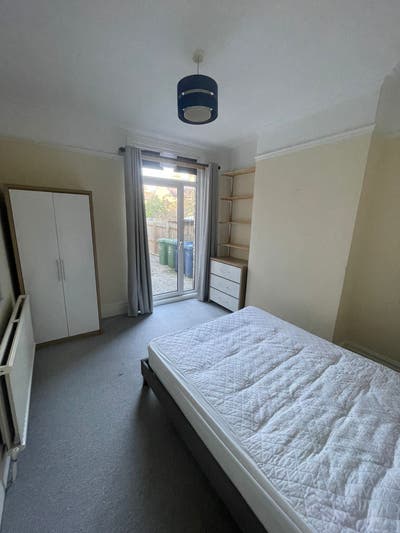 Double room on Mill Road in all-girls houseshare Main Photo