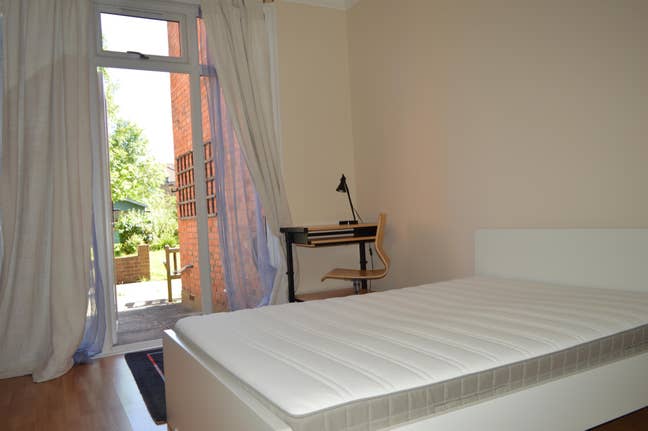 Lovely Bright Spacious Double Room Main Photo