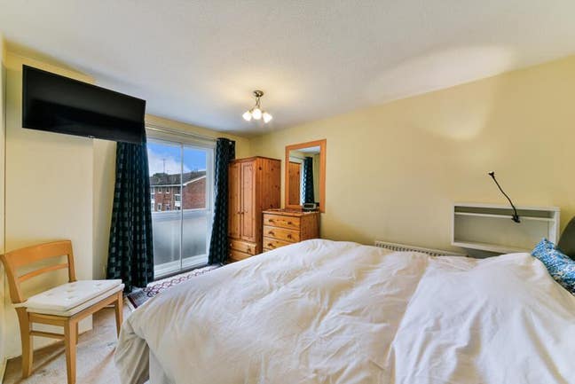 Beautiful 2 Bedroom Flat to Rent – Ravensmede Way Main Photo