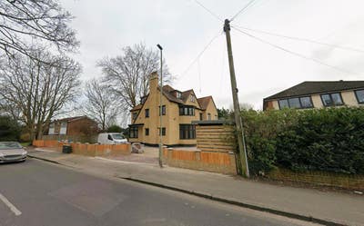 DSS - Studio Flat Available in Surrey TW17 Main Photo