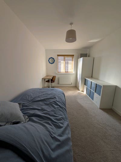 Spacious Single Room Main Photo