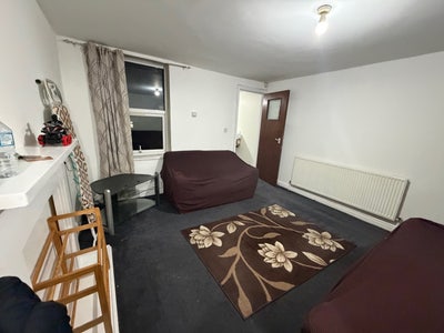 Double room available in B30 Main Photo