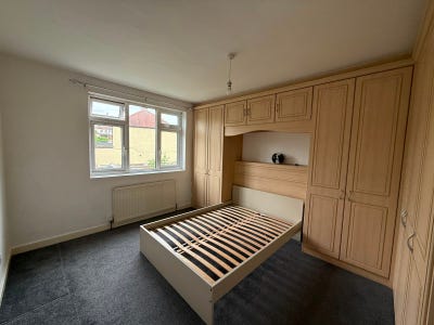 3 Bedroom+Living RM+Garden+Parking@ Redbridge Main Photo