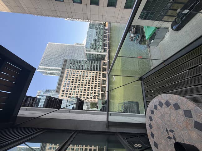 Stunning ensuite - super centre of Canary Wharf Main Photo