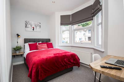☀️ Bright En-Suite Double Near Town Main Photo