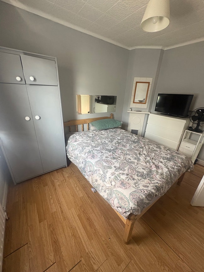Large double room/bills Inc./Only 1 housemate   Main Photo