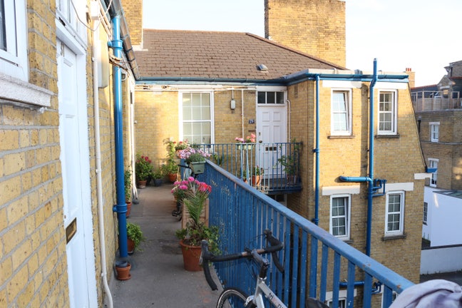 Room in Cambridge Heath  Main Photo