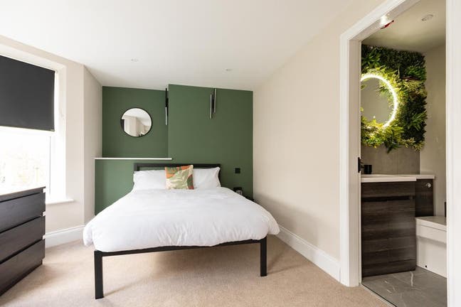 Fantastic central property with stunning rooms Main Photo