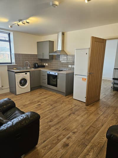 Studio flat to rent long term like new Main Photo