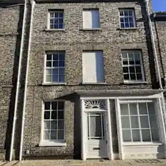 Light bedroom + study + bathroom in Regency house Main Photo