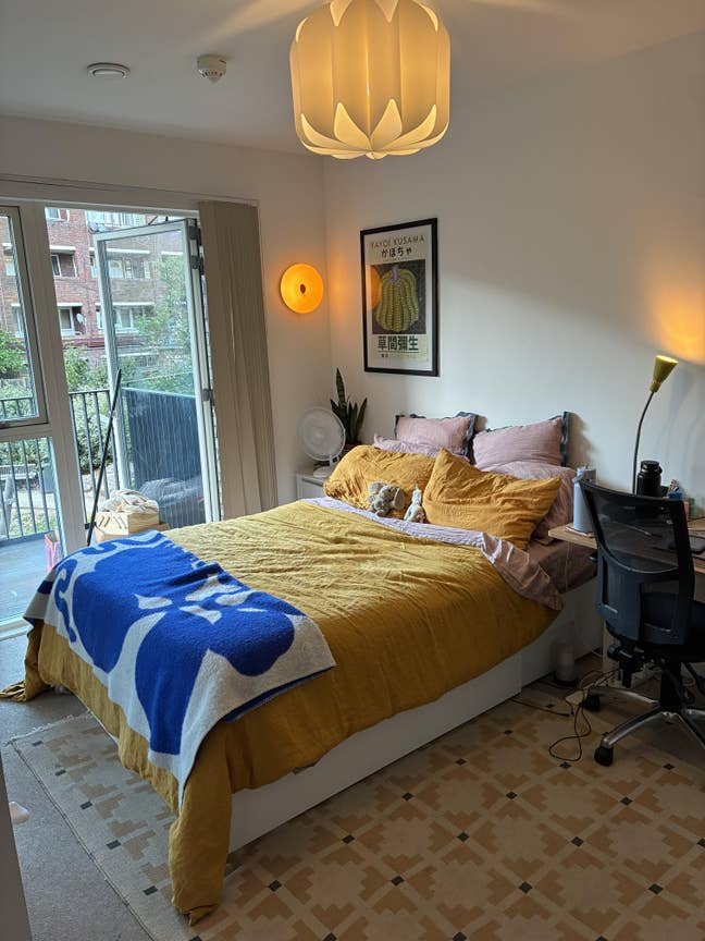Ensuite double room in a flat in central hackney Main Photo