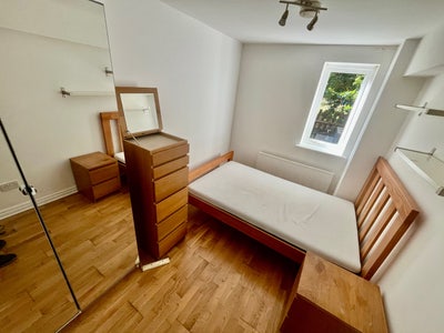Immaculate Freshly painted medium double room  Main Photo