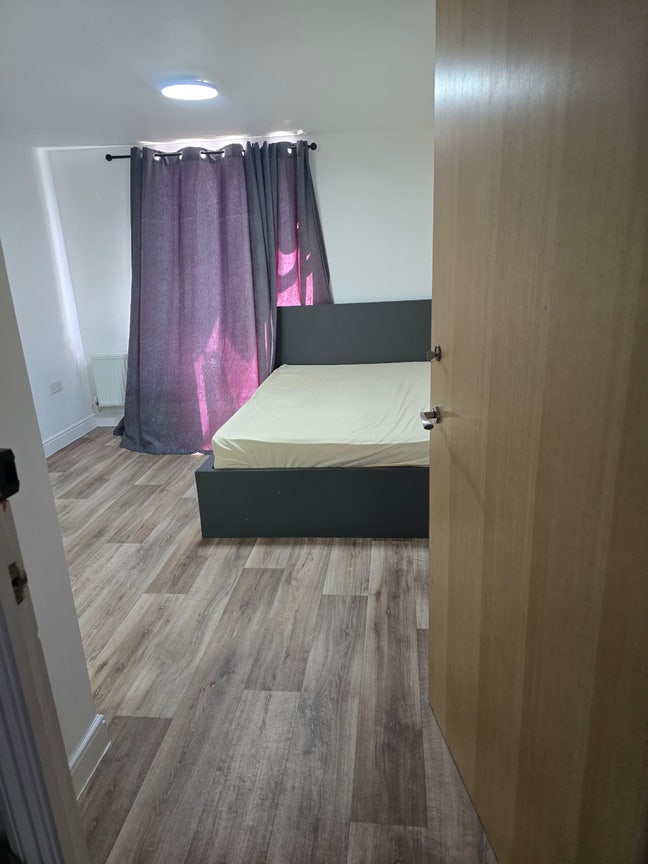 En-suite to let  Main Photo