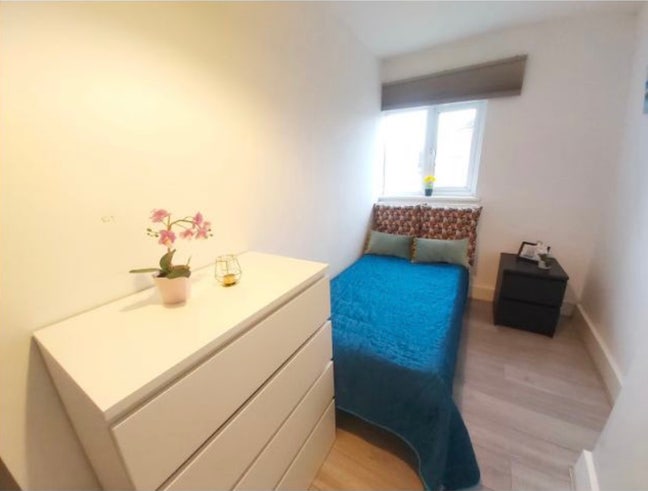 2 Single rooms available  Main Photo