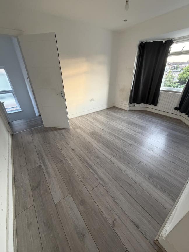 Double room available now -  location London NW9 Main Photo