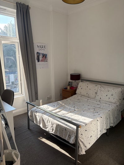    Double Room Available in Bright Islington Home Main Photo