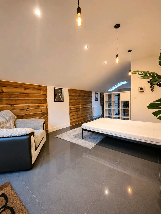 Luxury Modern Studio Apartment *Bills included* Main Photo