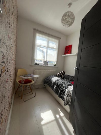 Newly decorated single bedroom in Hillingdon UB10 Main Photo
