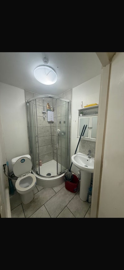 Spacious double room with balcony  Main Photo