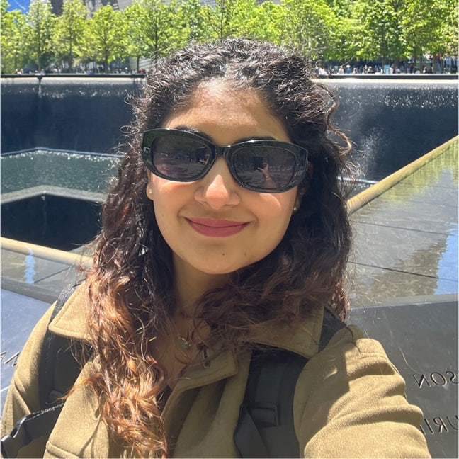 Room for 2 weeks, single professional female Main Photo