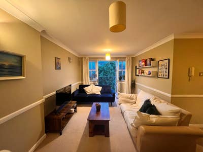  2 bedroom 2 bathroom entire flat in Battersea.  Main Photo