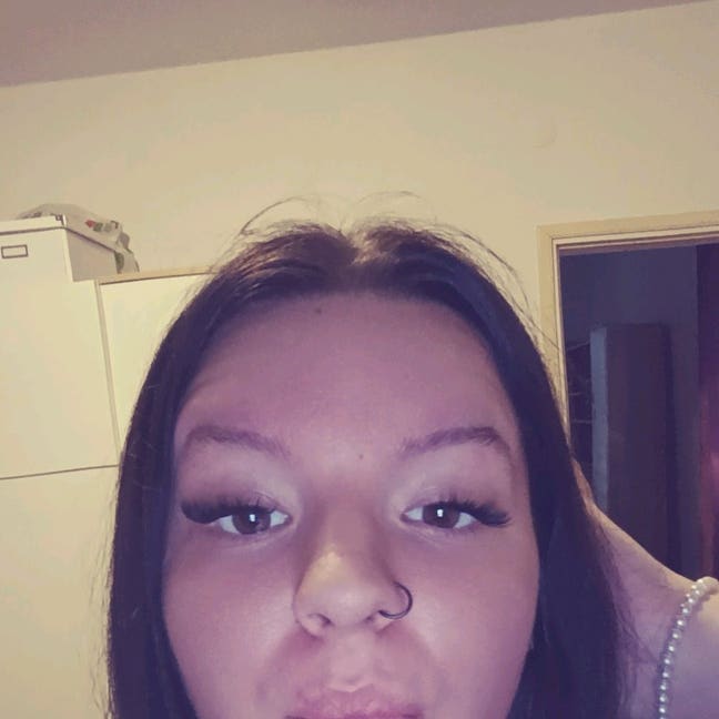 Hello, me and my partner are searching for a ... Main Photo