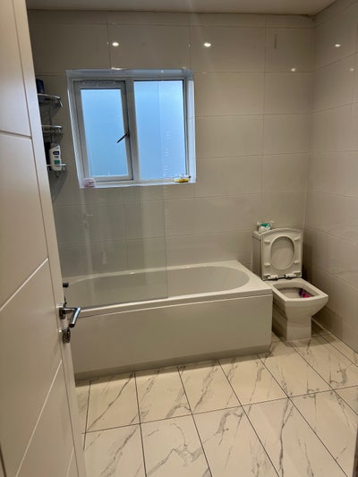 Large double room fully furnished  Main Photo