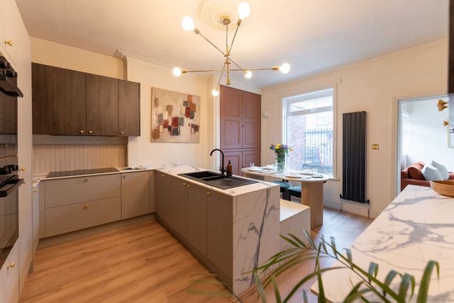 Young Professional Leeds House - 10mins to city Main Photo