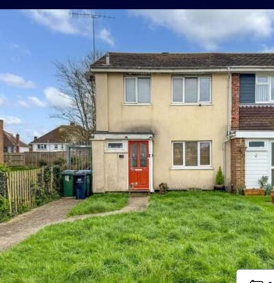 Long-term double bedroom to let Main Photo