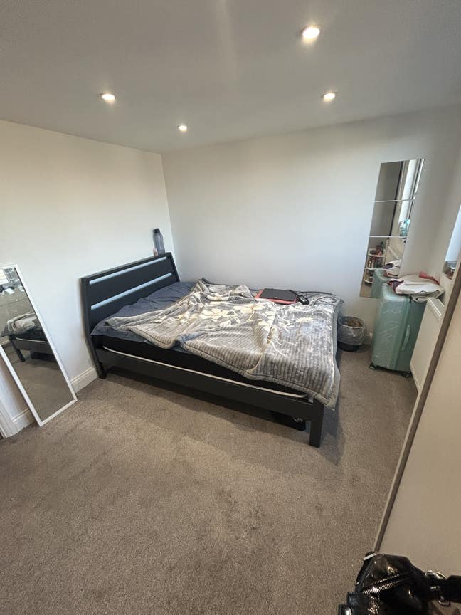 Lovely Double Room - Female Flatmate Preferred Main Photo