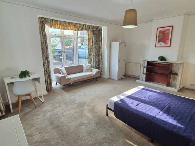 Extra large en-suite rom / Wembley Park Main Photo