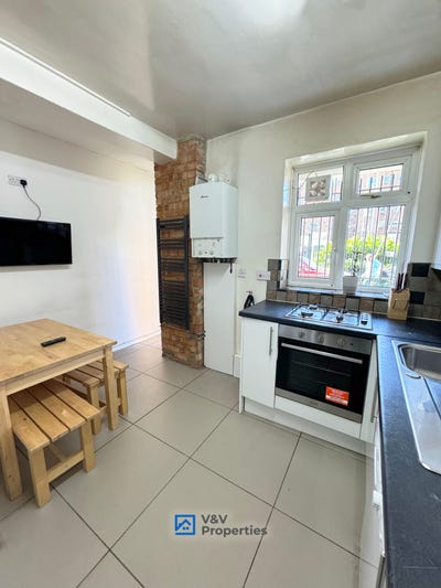 Old Street 🌳 Available Now - Last Room Main Photo