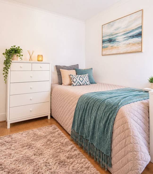 Stylish double, 4 bed flat, Sheperd's Bush Main Photo