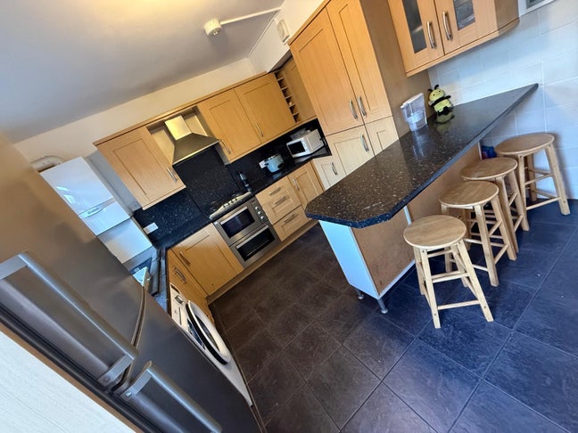 Looking for couples in a double room Main Photo
