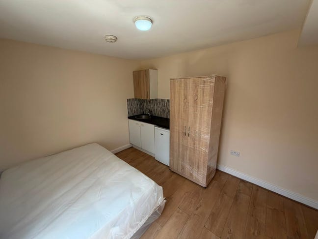 DSS-Studio Flat Available in Plumstead SE18 Main Photo