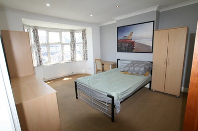 LS8 - Roundhay- Double Bedroom- Available Now Main Photo