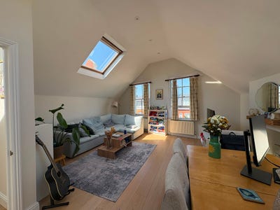 1 MONTH RENT - 80 sqm 2-beds Flat in West Putney  Main Photo