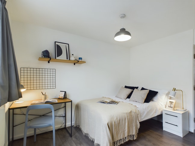 Spacious Student Flat, Windsor House - &pound;0 Deposit Main Photo