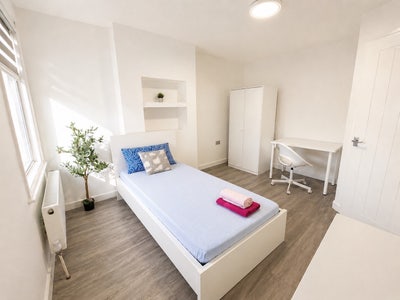 Cozy Room in Enfield - All bill included  Main Photo