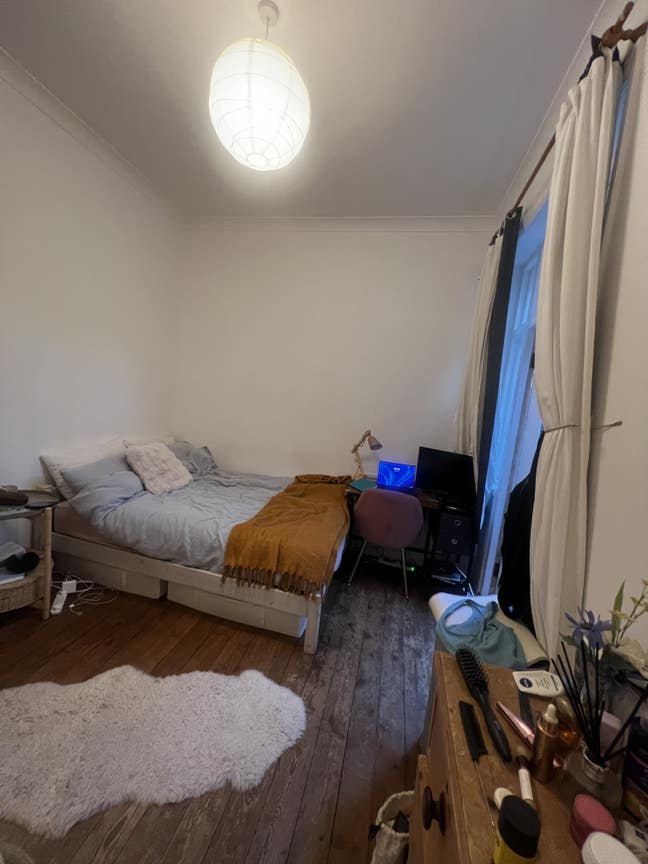 Large double room in garden flar Main Photo