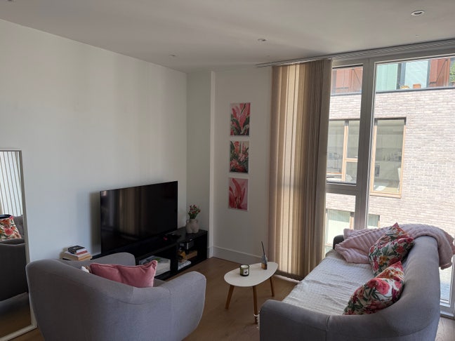 Furnished Double Bedroom in Camden Town - FEMALE Main Photo