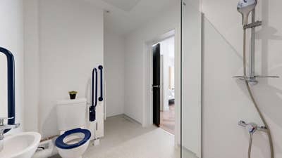 Students Only!! Luxury Studio Apartment  Main Photo