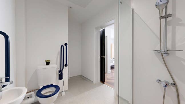 Students Only!! Luxury Studio Apartment  Main Photo