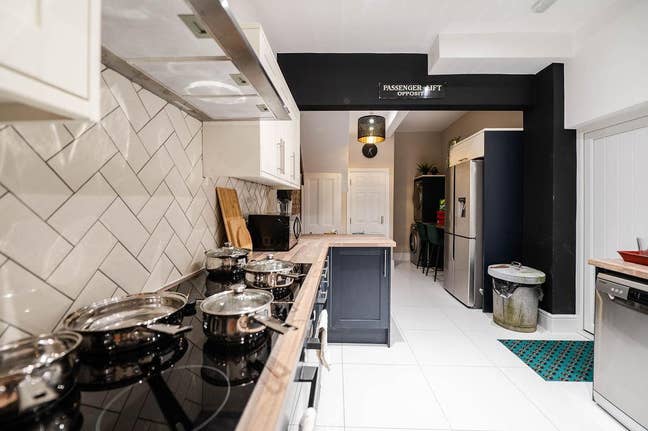 En-suite Room in Stunning Home in Failsworth Main Photo