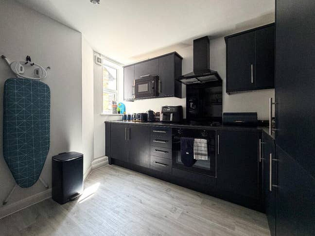 Double room with En suite new renovation Main Photo